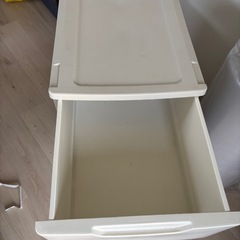 奥行きのある3段ボックスの画像