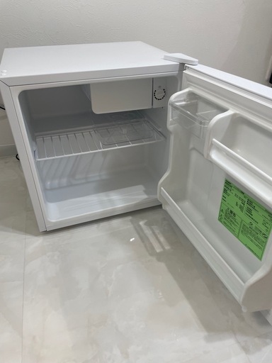 【お引き渡しは5/3の12時まで】小型冷蔵庫《comfee》　