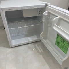 【本日のお引き取り限定】小型冷蔵庫《comfee》の画像