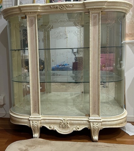 ガラスキャビネット (るう) 新居浜のオフィス用家具《キャビネ》の中古