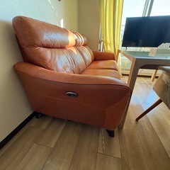 値下げした。送料込み
ニトリ本革製電動リクライニン、三人掛けソファー。の画像