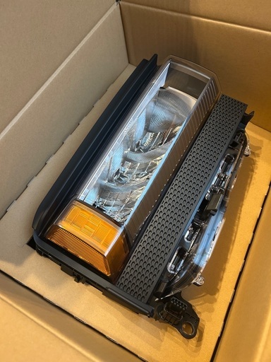 ランクル250 純正ヘッドライト　左右セット 角目 新品未使用