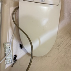 受渡し予定者決定　中古　2021年式　ウォシュレット　TOTO   の画像