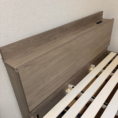 セミダブルベッドフレームの画像