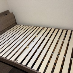 セミダブルベッドフレームの画像