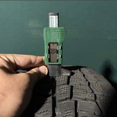 スタッドレスタイヤ195/65R15の画像