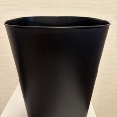 ゴミ箱　ブラック　リビングの画像