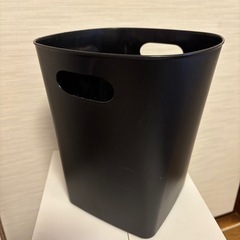 ゴミ箱　ブラック　リビングの画像