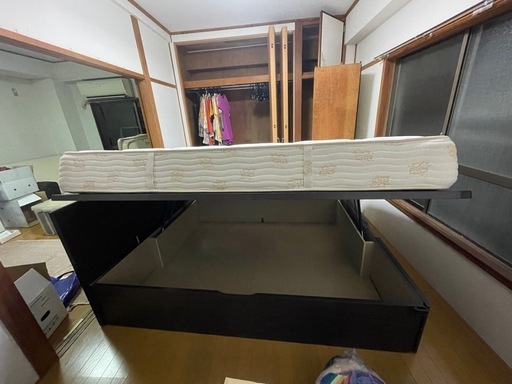 シモンズ　跳ね上げ式ダブルベッド　収納