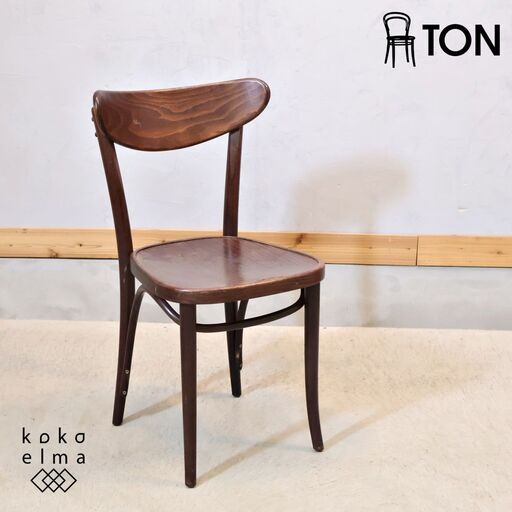 TON(トン)のベントウッドチェアです。バナナのようにカーブした背もたれが特徴のレストランやカフェでも活躍するサイドチェアー。ナチュラ