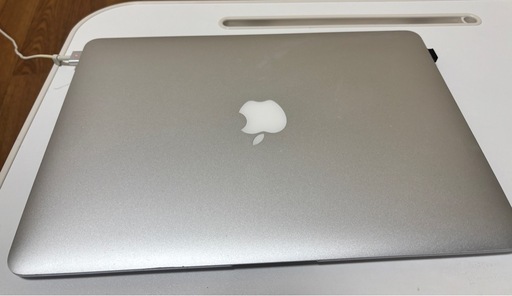 MacBook Air 13インチ 2017 / Core i5 / 8GB / HD 120GB
 / バッテリー新品 / 美品 