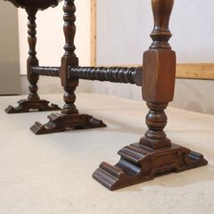 IDC OTSUKA(大塚家具)取り扱いの高級ブランドVARO,S.A. VALENTI(バロッサバレンティ)のコンソールテーブルです。クラシカルなアンティーク調の引出し付きホールテーブル♪の画像