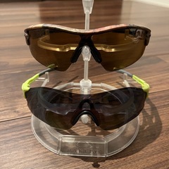 オークリーサングラス２本、純正スタンド、レンズクリーナーの画像