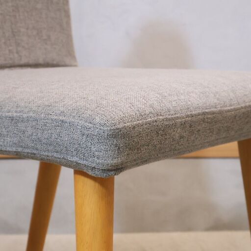 人気のunico(ウニコ)のRUSSELLダイニングチェア2脚セット。丸みを帯び