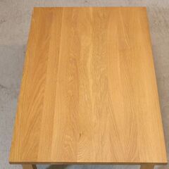 無印良品(MUJI)の人気のオーク無垢材 ローテーブルです！引出し付なのでちょっとした収納にも便利なリビングテーブル。ナチュラルな質感は1人暮らしにもおススメなセンターテーブルです♪の画像