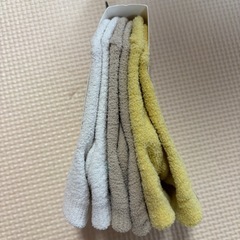 【新品未使用】キッズ 車柄モコモコ靴下 3Psetの画像