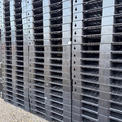 ⑤⑦美品プラパレット✨樹脂パレット1100×1100人気サイズ✨嵩上げ仮置き薪ステージウッドデッキ脚など用途多彩の画像