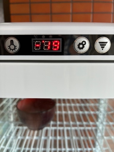 冷蔵ショーケース　4面ガラス　218L　業務用　-15度前後の冷凍になる為ジャンク扱い