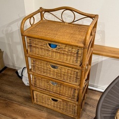 昭和レトロなラタン4段チェスト (Na Cha) 焼津の収納家具《棚