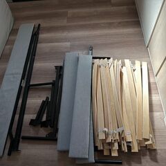 【完売カラー】IKEA ベッドフレーム クイーンサイズ ライトグレーの画像