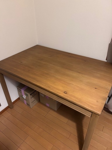 テーブルと椅子4脚