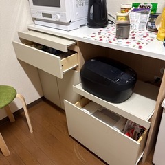 ニュアンスカラーのキッチンカウンター 幅120cmの画像