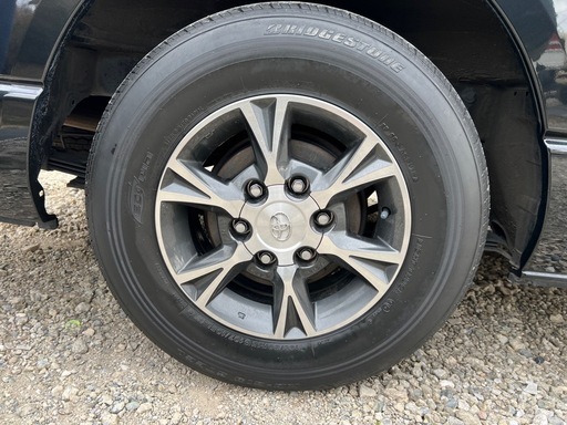 ブリジストンノーマルタイヤ　195/80R15　107/105L　トヨタホイール付き