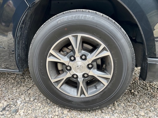 ブリジストンノーマルタイヤ　195/80R15　107/105L　トヨタホイール付き