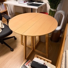 丸形テーブルの画像