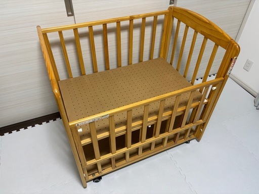 【2000円値下げ中】木製ベビーベッド キャスター付き（直接引取可能） 木製ベビーベッド キャスター付きアウトレット 価格