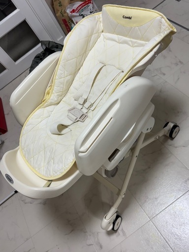 combi   自動　ハイローチェア