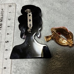 新品　ヨーロッパ風　ブローチ２点の画像