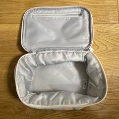 LAURA ASHLEY ポーチ譲りますの画像