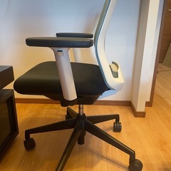 1/31まで掲載　高さ調整可能キャスター付きオフィスチェアの画像