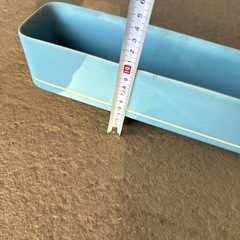 薄青色の長方形花器の画像