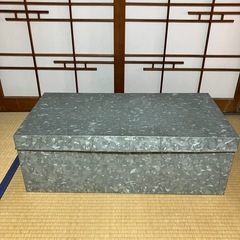 昭和レトロブリキ衣装ケースの画像