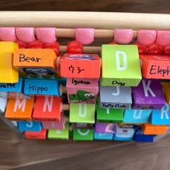 アルファベットと数の知育おもちゃの画像