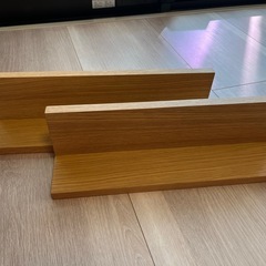 壁に付けられる家具棚2点セットの画像