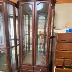 豪華な飾り棚の画像