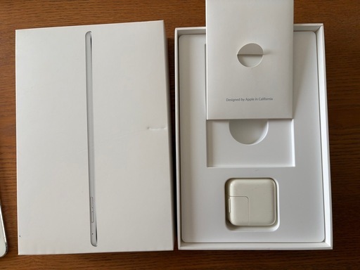 iPad mini 4 128G 箱+純正充電器有、ケーブル無