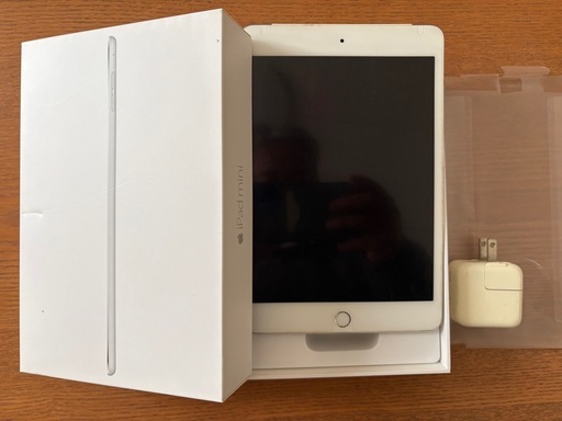 iPad mini 4 128G 箱+純正充電器有、ケーブル無