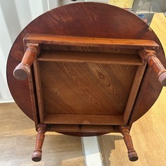 丸テーブルの画像