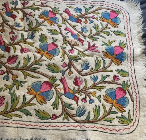 フェルトカーペット バージンウール 手刺繍 チェーンステッチ ナムダ ラグ 壁掛け 花と鳥