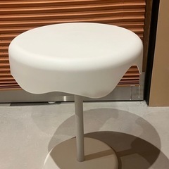 サイドテーブルの画像