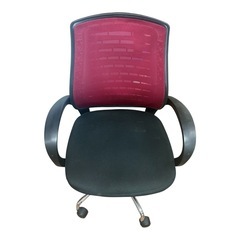 ニトリ オフィスチェア 赤黒の画像