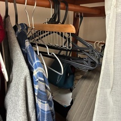 ハンガーラック 木製　服やカバンをたくさん掛けられる収納家具の画像