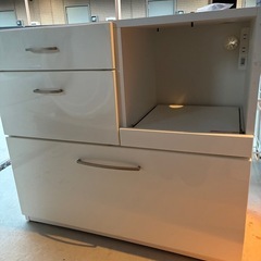 県内配送無料　食器棚の画像