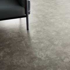 フロアタイル　約10〜11畳分　8.2万円相当の画像