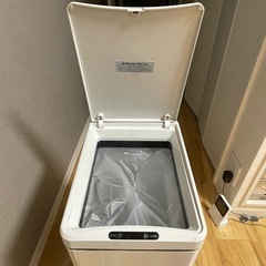 自動開閉ゴミ箱の画像