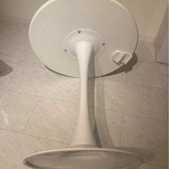 丸テーブル　白の画像